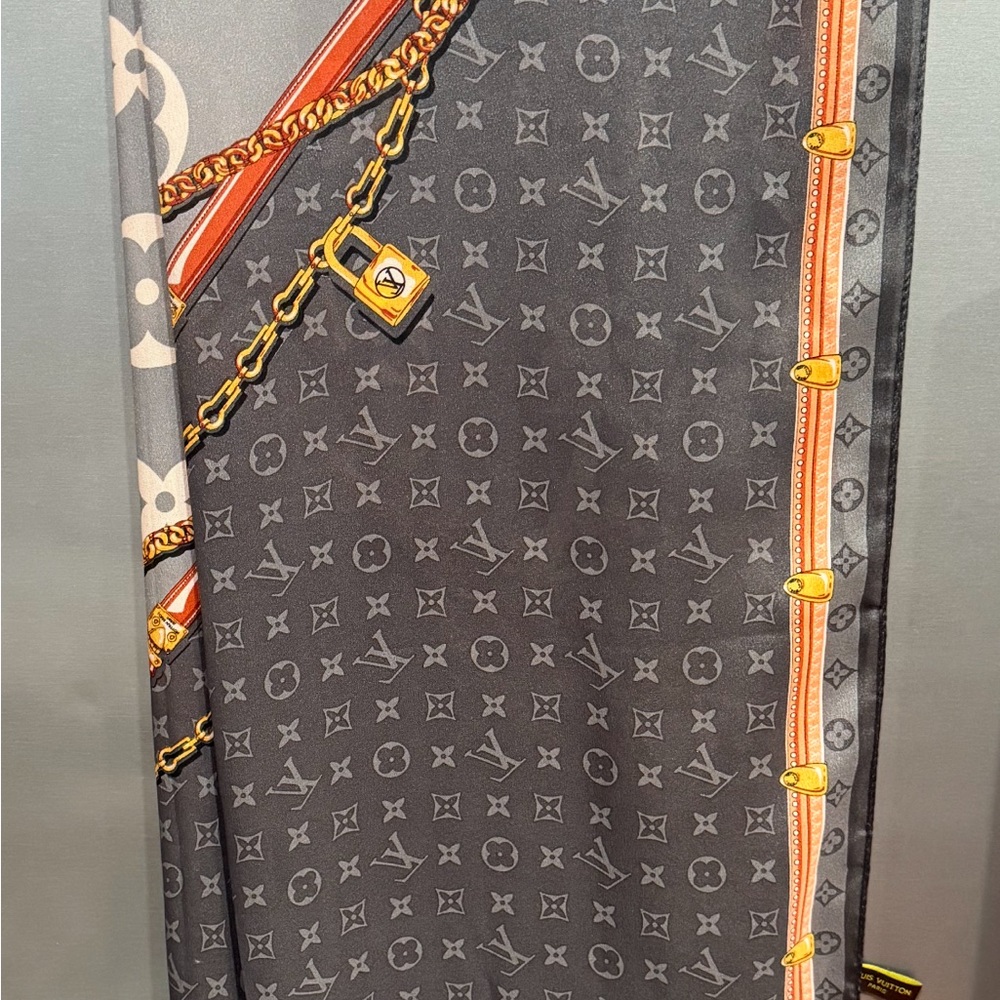 Louis Vuitton extra large Silk ,Gray and Orange Monogram Scarf,New - Picture 5 of 5